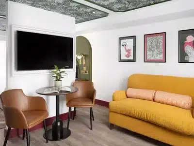 1 Bedroom Suite Sofa Bed
