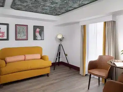 1 Queen Suite Sofa Bed
