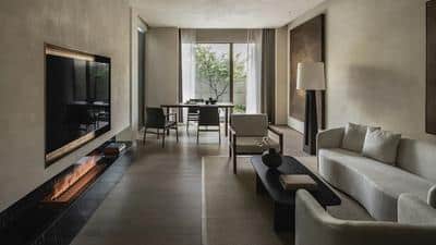 Connecting Room