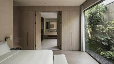 Connecting Room