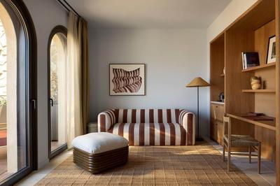 Delos Harbour Suite