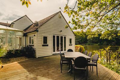 Lake House Cottage