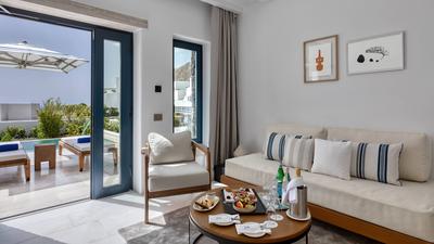 King Deluxe One Bedroom Suite, Pool