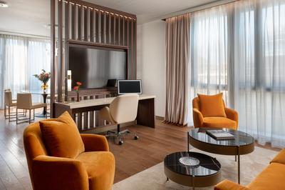 Deluxe Three Bedroom Apartment