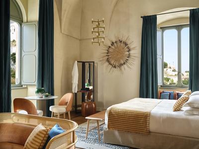 Corner Junior Suite White City View