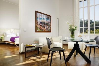 Noble Suite