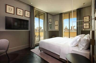 Junior Suite – City View & Terrace