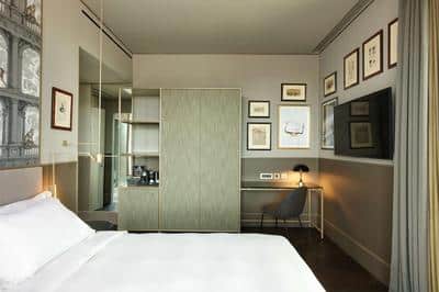 Junior Suite – City View & Terrace