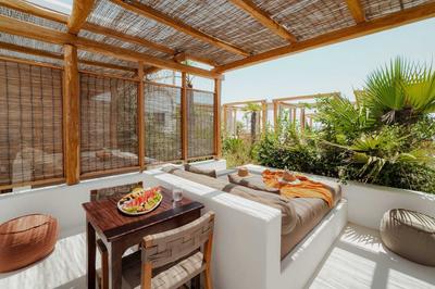 Deluxe Room Pool and Sea View