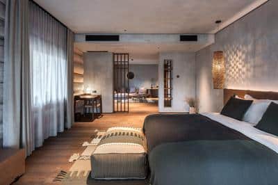 Signature Lakefront Suite - Accessible