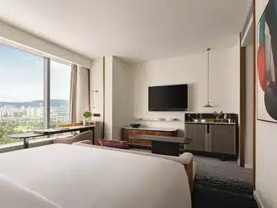 1 King Studio Corner Suite Golf Course View With Bath