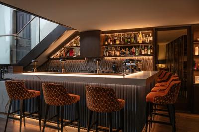 Les Armures Wine Bar