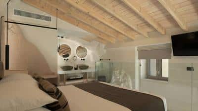 Split-level Suite with Hot Tub