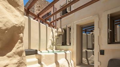 Split-level Suite with Hot Tub