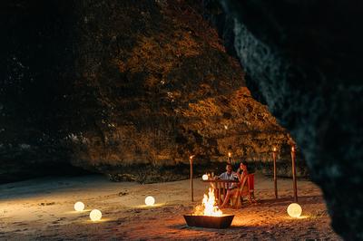Dinner By The Beach