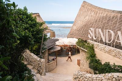 Sundays Beach Club