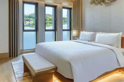 Lakeside Mountain View Suite