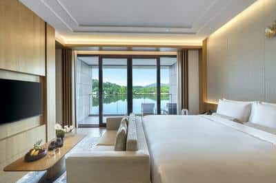 Lakeside Spectacular Mountain View Room