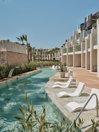 Deluxe Swim Up