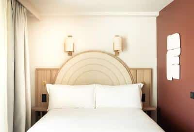 Queen Guest Room with Garden View