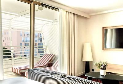 King Guest Room with Sofa Bed
