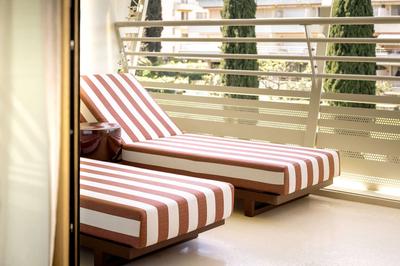 Queen Guest Room with Garden View