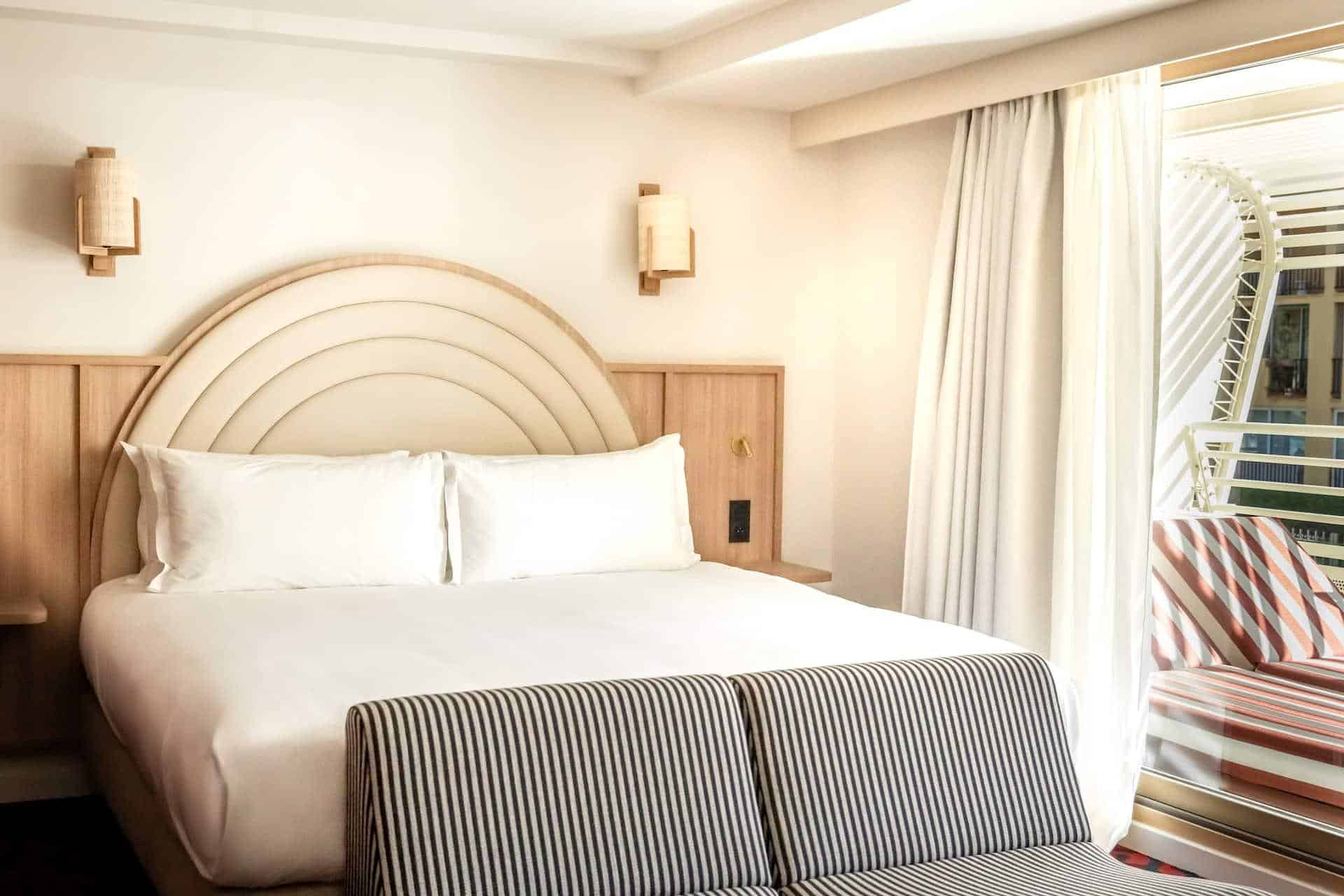 King Guest Room with Sofa Bed