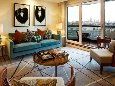 Luxury Two Bedroom Apartment with Cloakroom