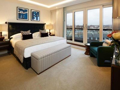 Luxury Two Bedroom Apartment with Cloakroom