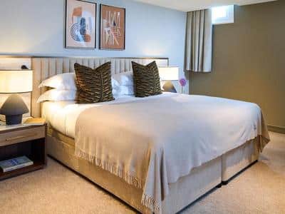 Deluxe Loft Open Plan One Bedroom with Sofa Bed