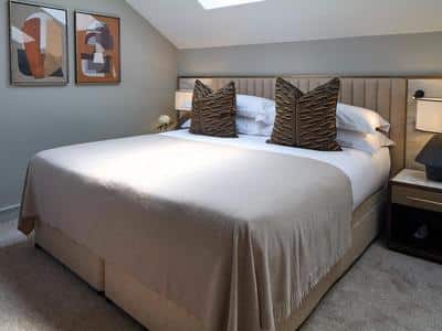 Luxury Loft Open Plan One Bedroom Apartment