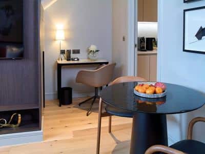 Luxury Loft Open Plan One Bedroom Apartment
