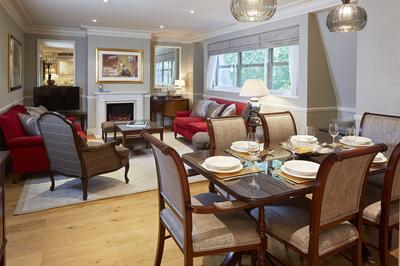 Deluxe Three Bedroom Apartment