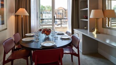Deluxe Three Bedroom Apartment