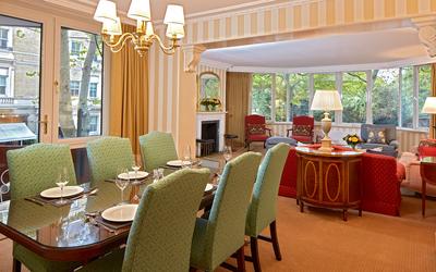 Deluxe Three Bedroom Apartment