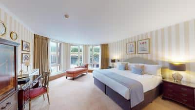 Deluxe Two Bedroom Apartment with Garden Terrace