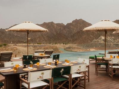 Poolside Dining