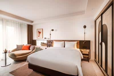 1 King Bed