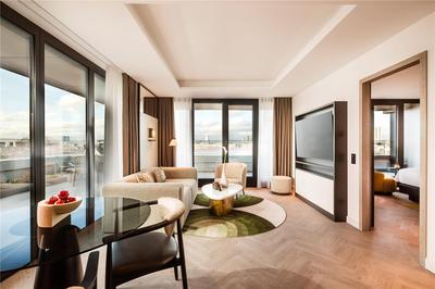 Corner Terrace Suite