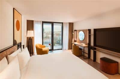 Ambassador King Suite