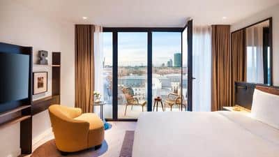Corner King Suite