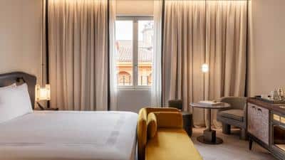 1 King Bed High Floor