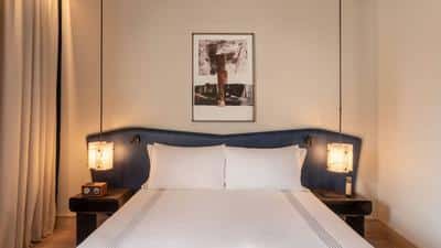 1 King Bed