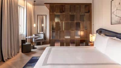 1 King Bed Deluxe