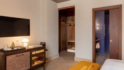 1 King Bed High Floor