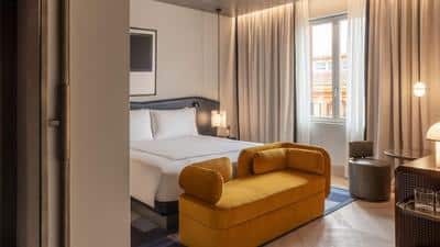 1 King Bed with Balcony