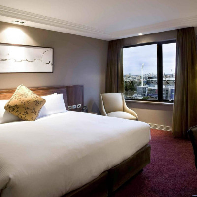 Pullman Melbourne On the Park image