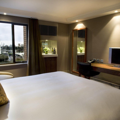 Pullman Melbourne On the Park image