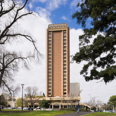 Pullman Melbourne On the Park image