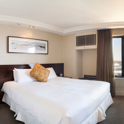 Pullman Melbourne On the Park image